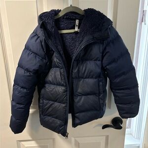 Boys size medium north face jacket in navy